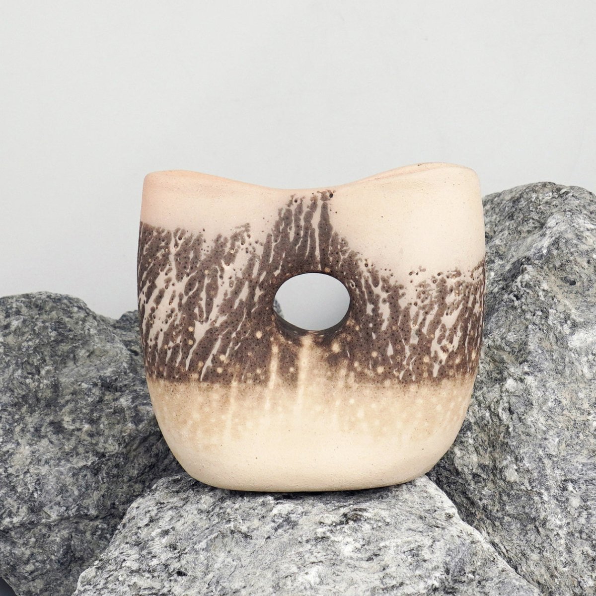 Dokutsu Ceramic Raku Vase - RAAQUU Basics handmade pottery home decor - RAAQUU