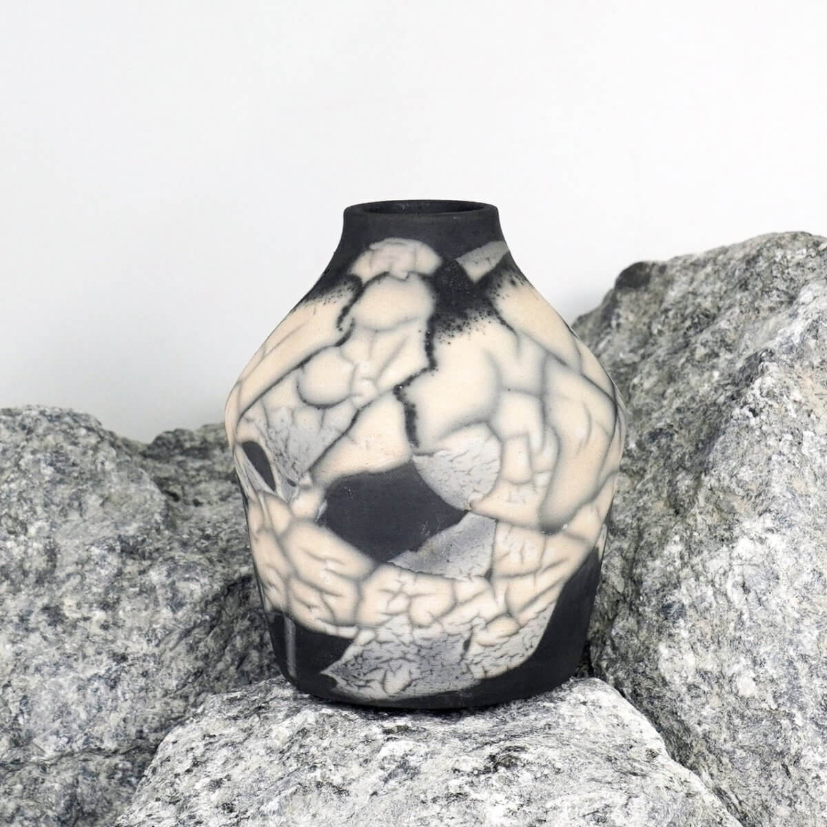 Inaka Ceramic Raku Pottery Vase - RAAQUU