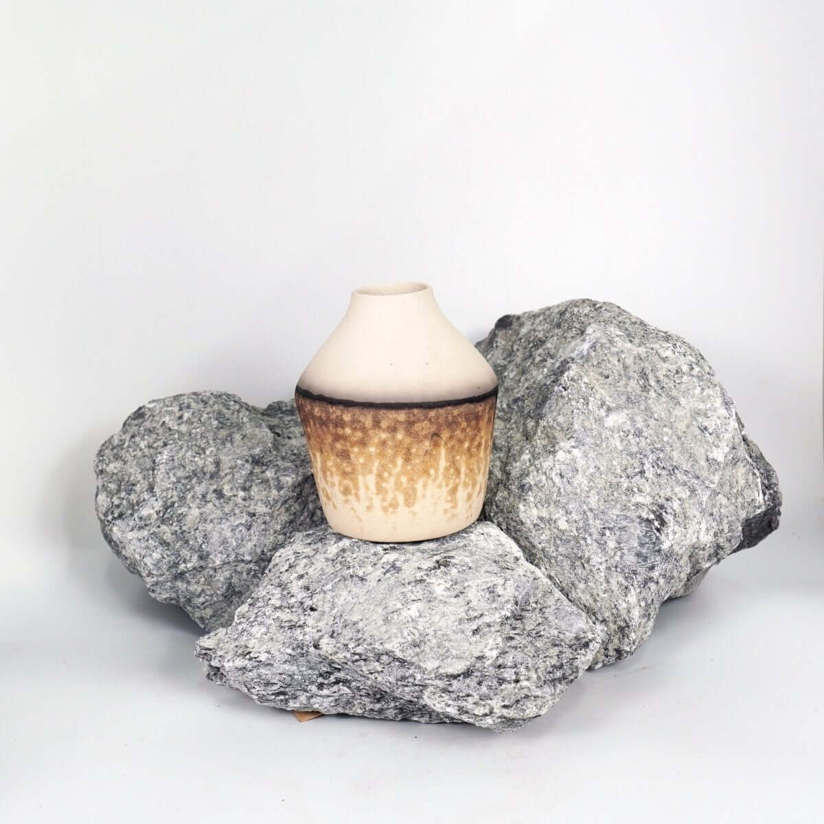 Inaka Ceramic Raku Pottery Vase - RAAQUU