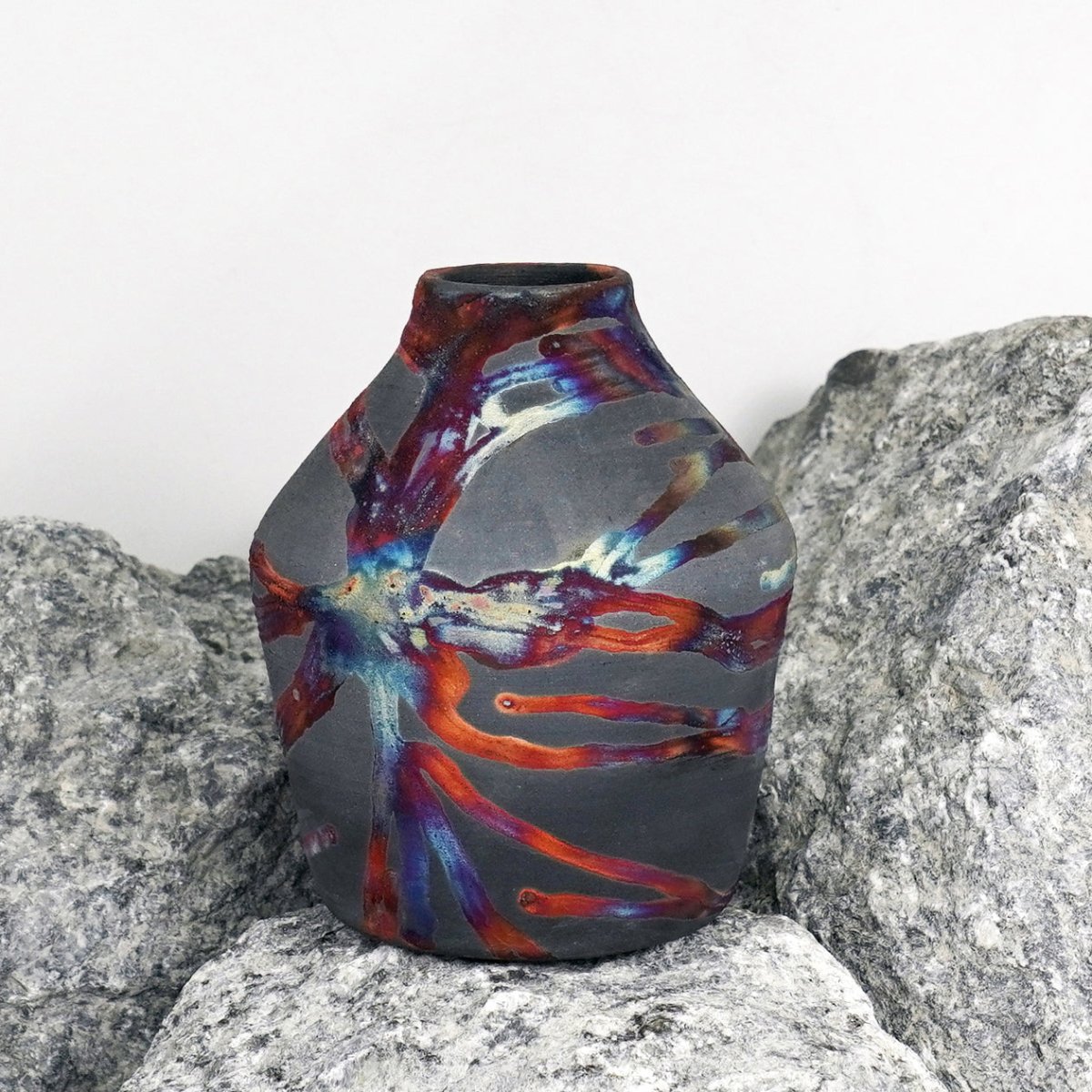 Inaka Ceramic Raku Pottery Vase - RAAQUU