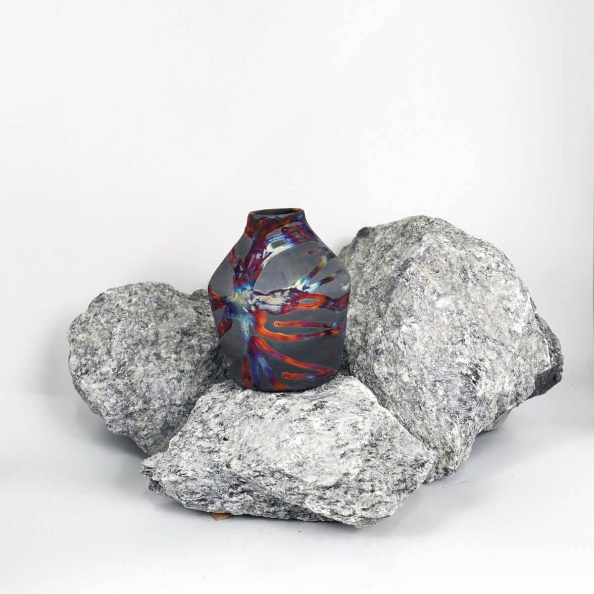 Inaka Ceramic Raku Pottery Vase - RAAQUU