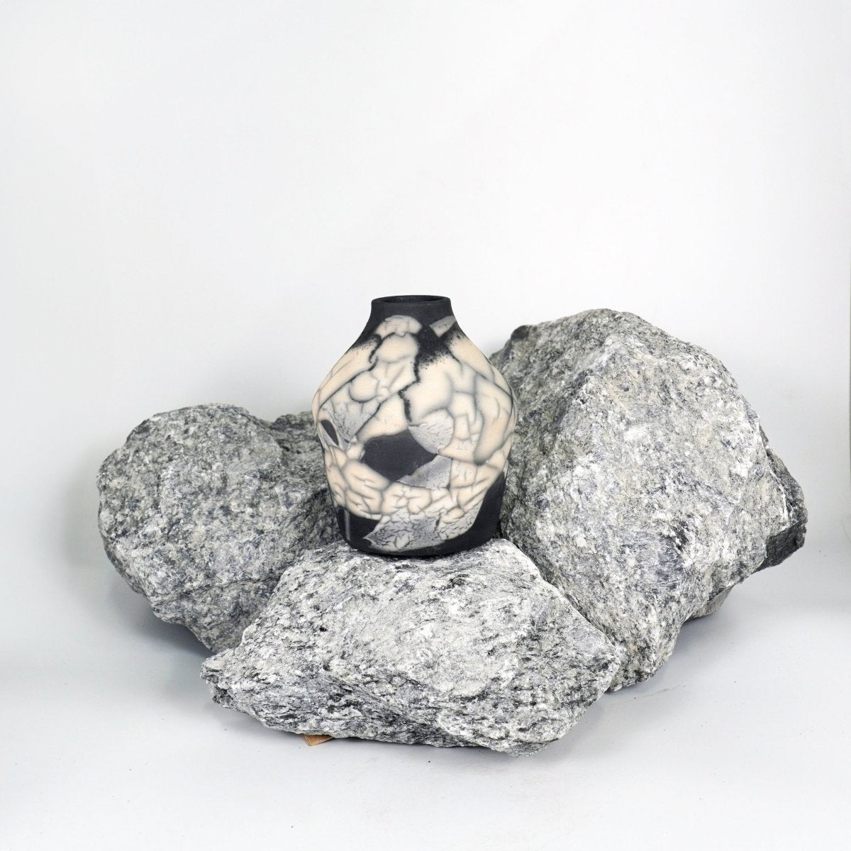Inaka Ceramic Raku Pottery Vase - RAAQUU