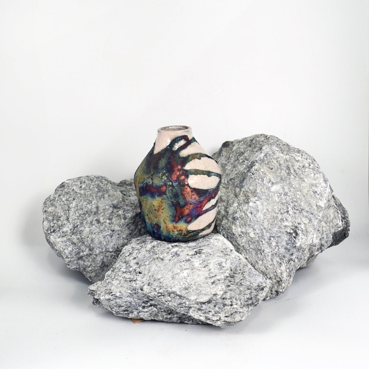 Inaka Ceramic Raku Pottery Vase - RAAQUU