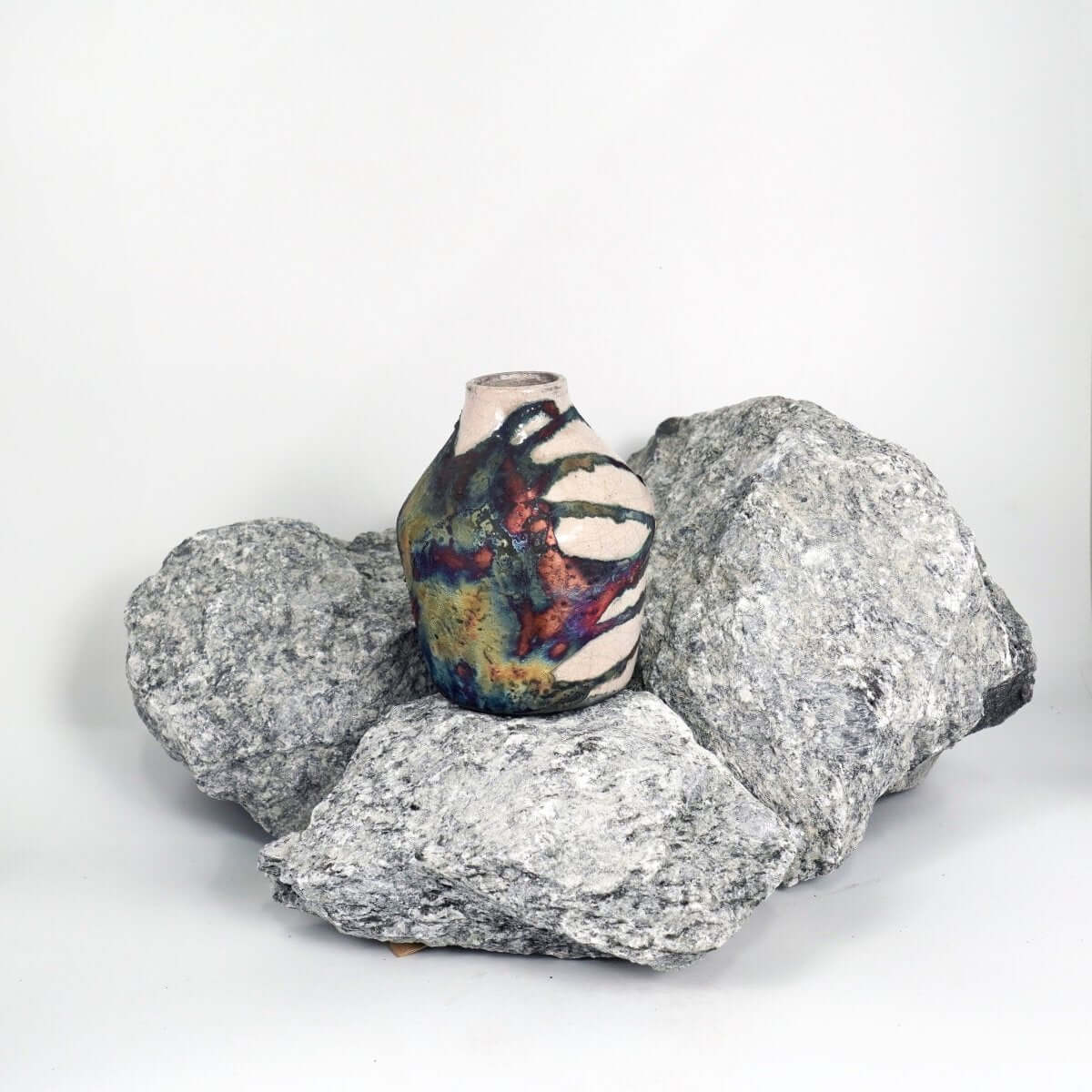 Inaka Ceramic Raku Pottery Vase - RAAQUU