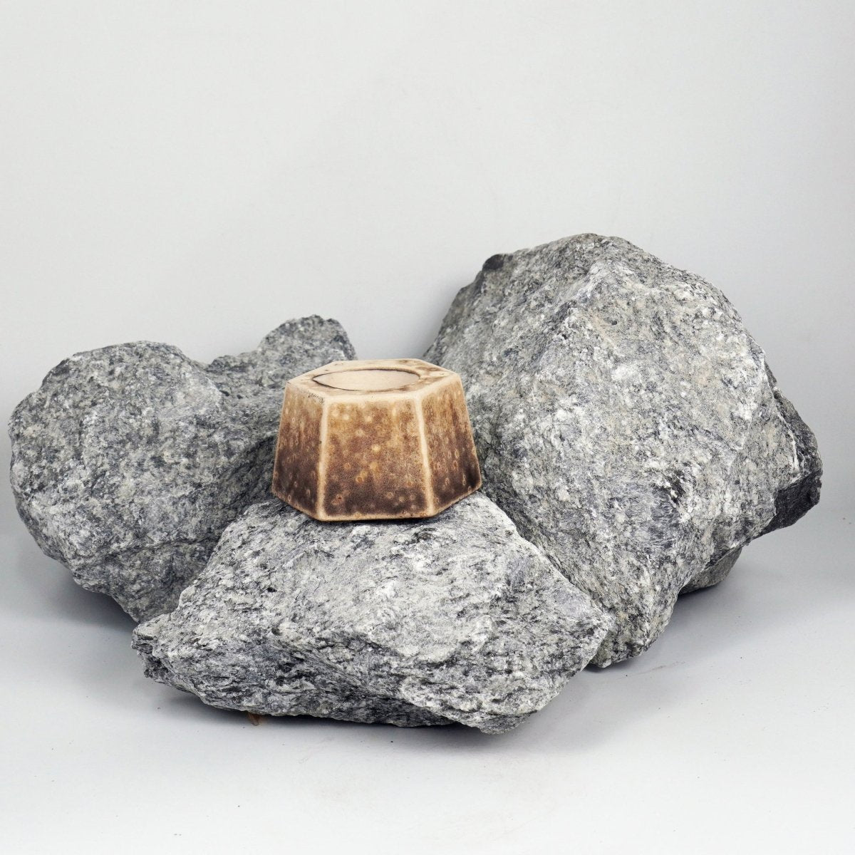Keihatsu tealight, candle and incense ceramic holder - RAAQUU