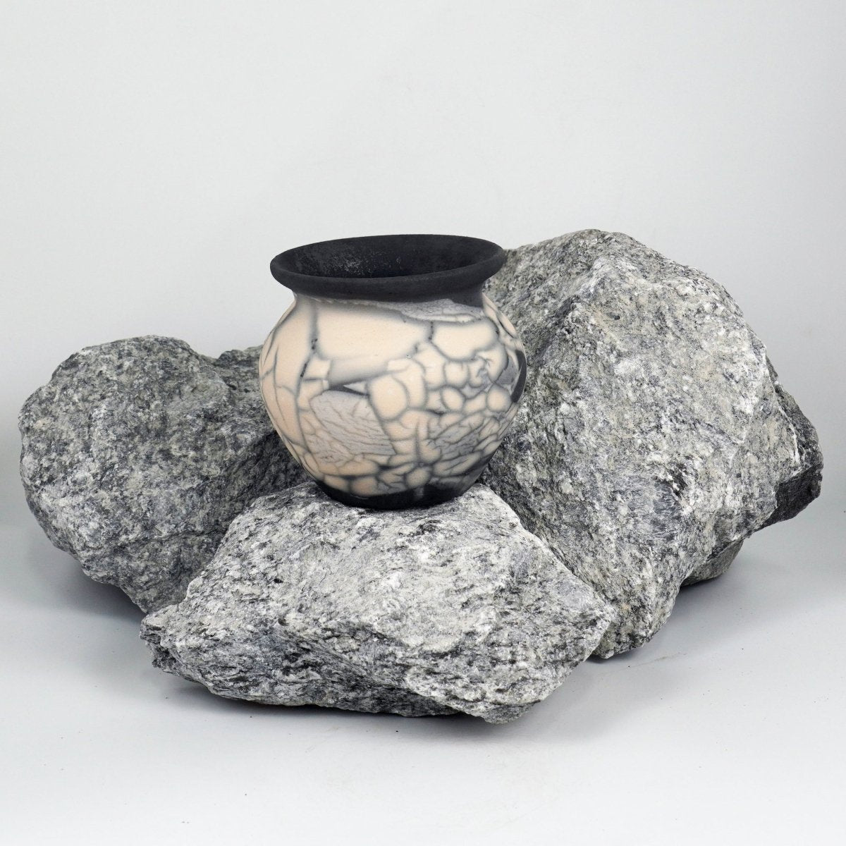 RAAQUU HOFU raku pottery vase - RAAQUU