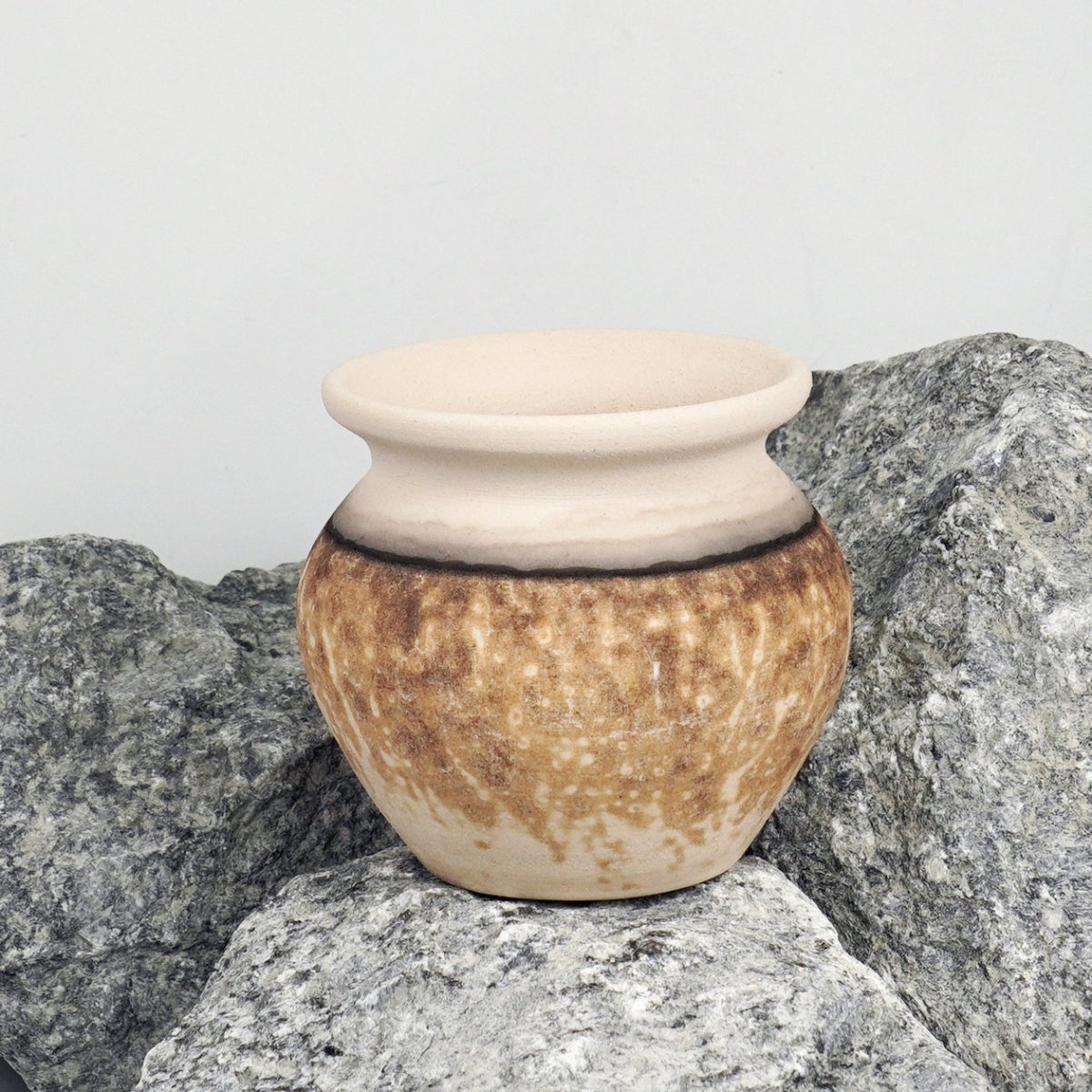 RAAQUU HOFU raku pottery vase - RAAQUU