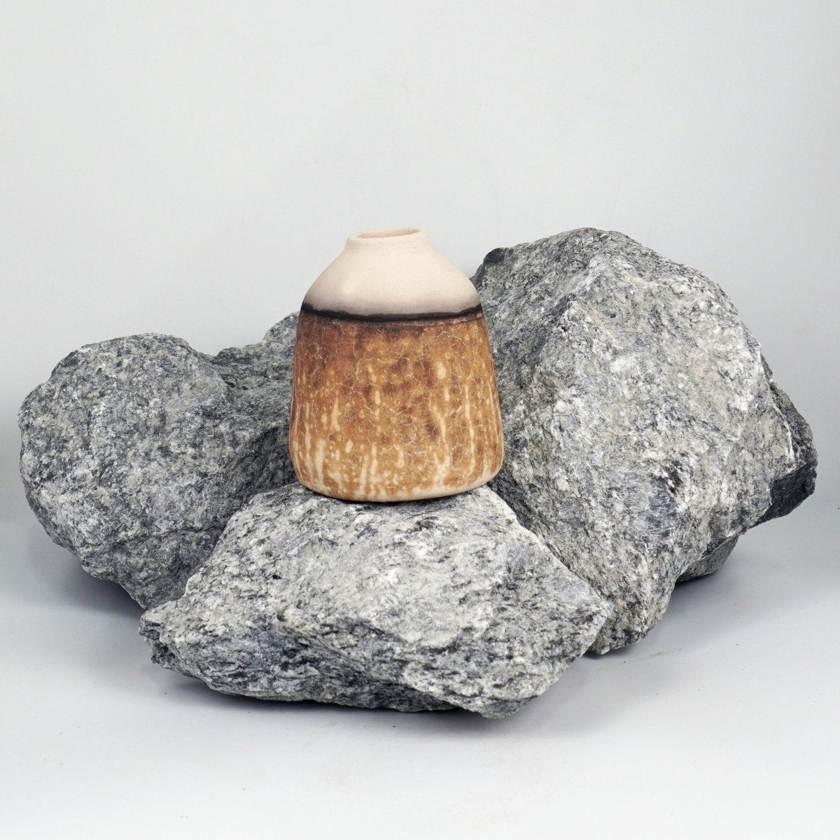 Suzu Ceramic Raku Pottery Vase - RAAQUU