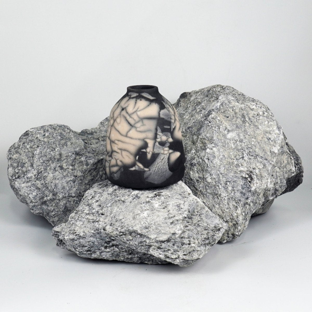 Suzu Ceramic Raku Pottery Vase - RAAQUU