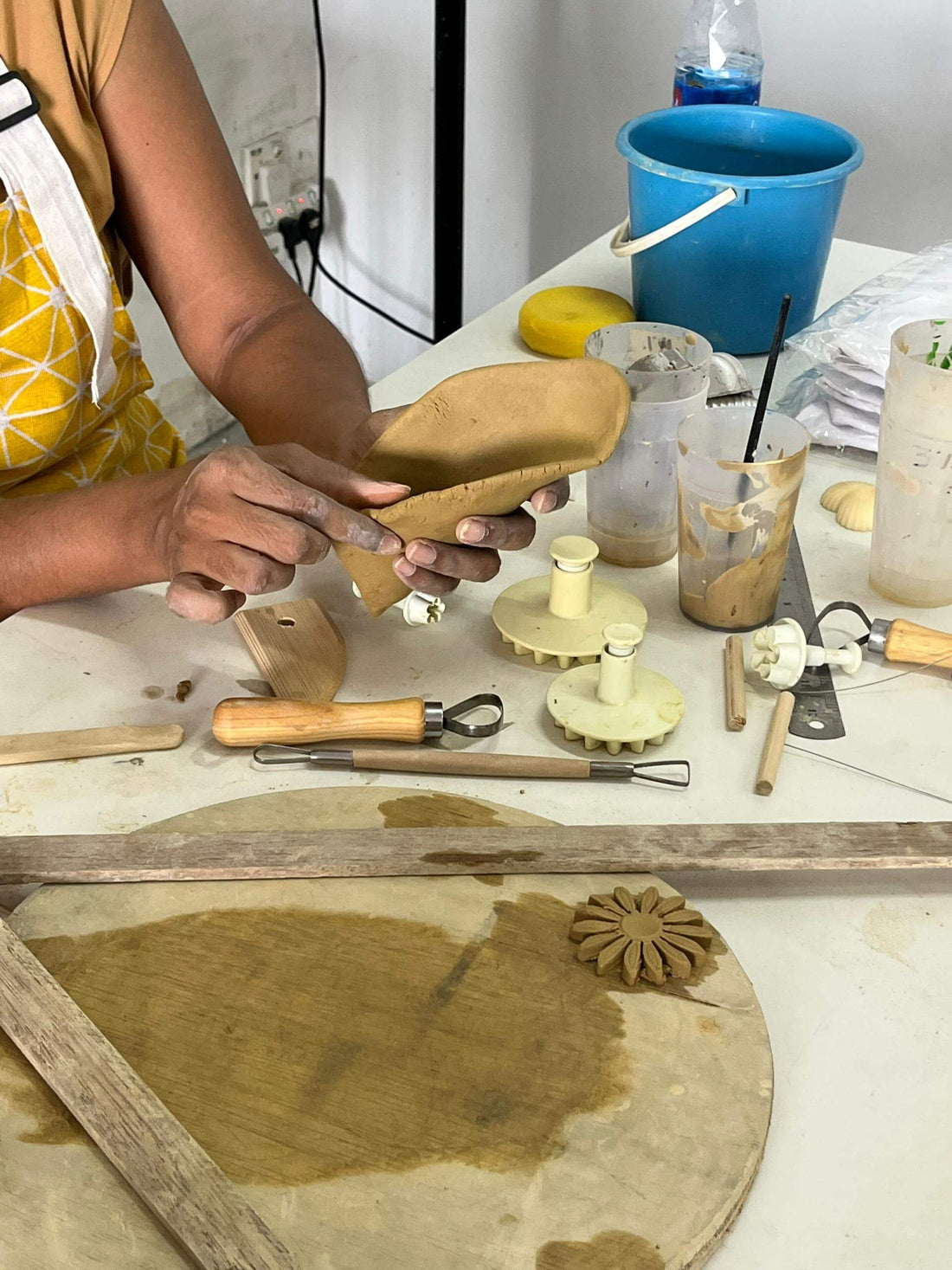 Pottery handbuilding class at RAAQUU