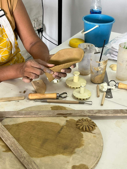 Pottery handbuilding class at RAAQUU