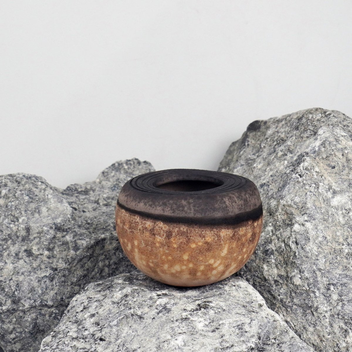 Nikko Ceramic Raku Pottery Vase - RAAQUU