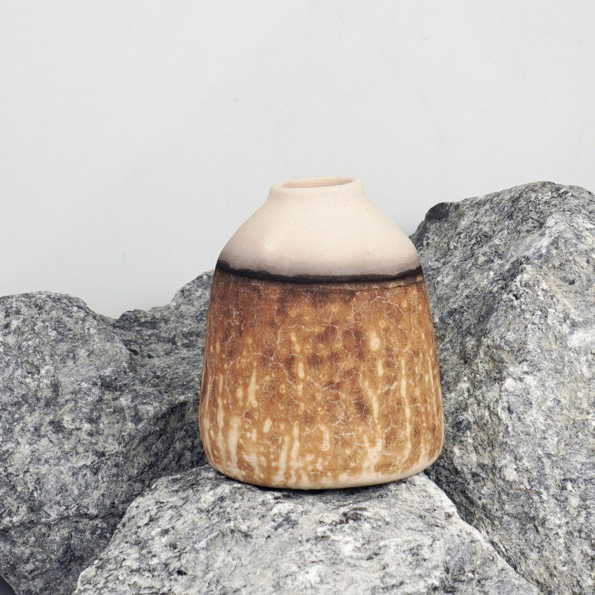 Suzu Ceramic Raku Pottery Vase - RAAQUU